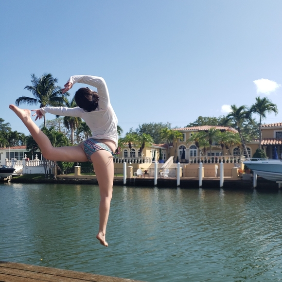 Meet your Posher, Lucy - Picture 3 of 4